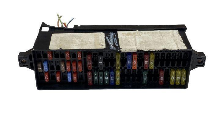 2016 VOLKSWAGEN JETTA NO GLI SMART FUSE RELAY BOX MODULE OEM 160557018 –  INSIDE AUTO