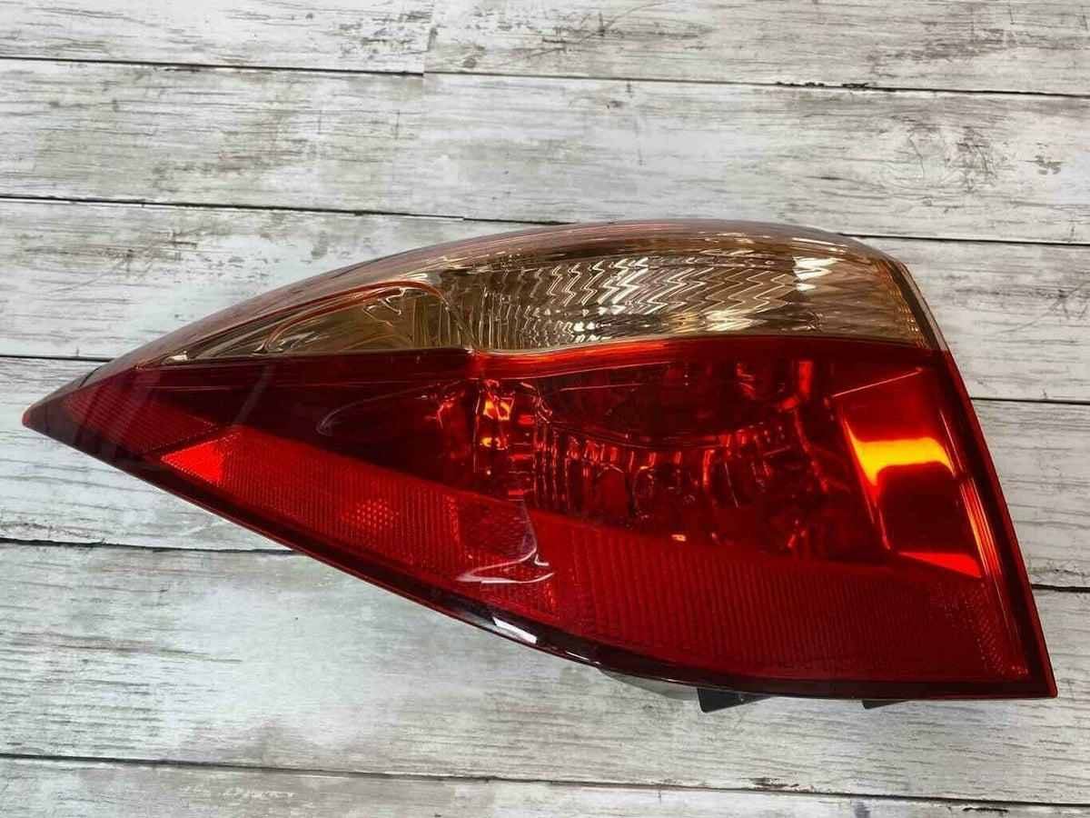 Luz Trasera Derecha Para Toyota Corolla SE 2017-2019 | Reemplazo Directo, Incluye Bombillos, Número TO2805131