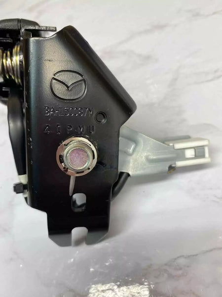 20 21 22 23 MAZDA CX-30 CINTURÓN DE SEGURIDAD TRASERO HEBILLA DEL CINTURÓN DE SEGURIDAD LADO IZQUIERDO CONJUNTO OEM
