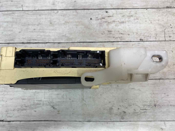 Toyota Corolla body control 20 22 junction box assy OEM 8922102590 8273002N10