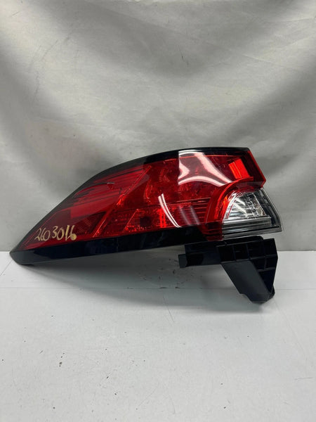 22 25 TOYOTA COROLLA CROSS TAIL LIGHT LEFT QUARTER PANEL INANDESCENT 815600A160