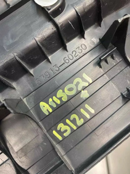 2010 a 2023 TOYOTA 4RUNNER CUBIERTA DE MOLDURA DE UMBRAL DE PUERTA LADO DERECHO OEM 6791060040