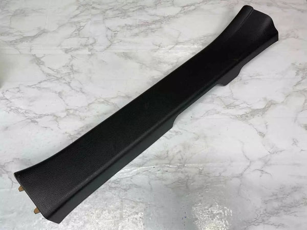 2022 23 24 TOYOTA HIGHLANDER GUARNIÇÃO DA PLACA DE AMARRAÇÃO DA PORTA DIANTEIRA LADO DIREITO OEM 679130E1000