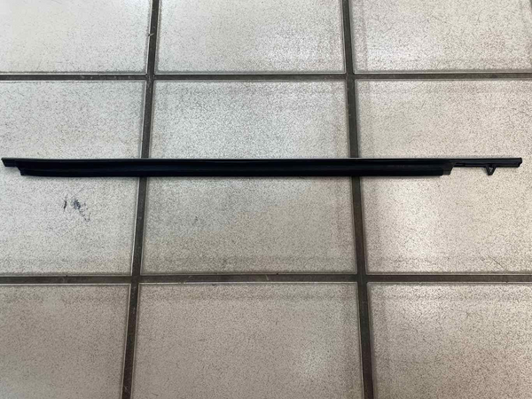 Moldura de puerta trasera izquierda cromada OEM para Toyota Camry 2018-2023