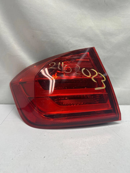 2012 2013 2014 2015 BMW 320 TAIL LIGHT QUARTER PANEL MOUNTED LEFT SIDE ASSEMBLY