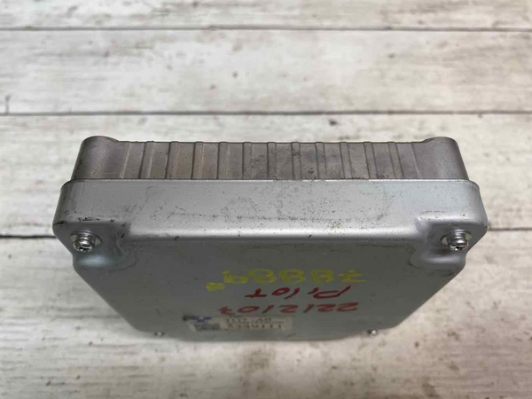 Honda Pilot power supply 16 22 voltage stabilizer control unit OEM 31600TG7A01