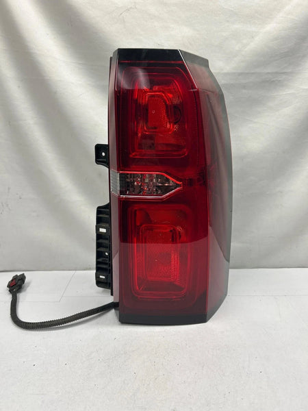 2015 TO 2020 CHEVROLET TAHOE TAIL LIGHT RIGHT PASSANGER SIDE QUARTER ASSEMBLY