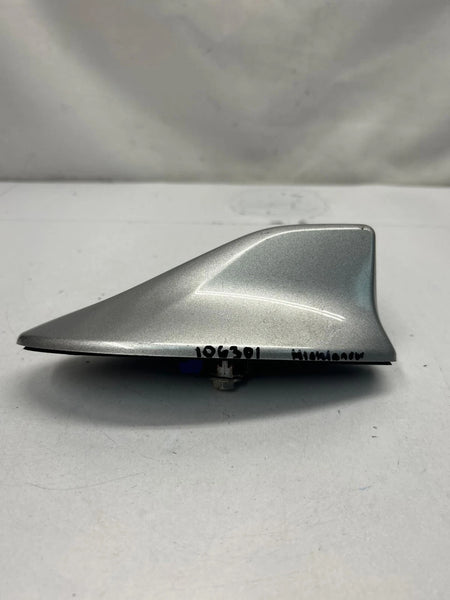 2014 TO 2019 TOYOTA HIGHLANDER RADIO ANTENNA FM ROOF SHARK FIN 1J9 SILVER SHARK