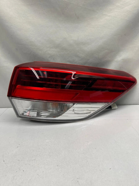 2017 TO 2019 TOYOTA HIGHLANDER TAIL LIGHT RIGHT SIDE QUARTER PANEL OEM 815500E160
