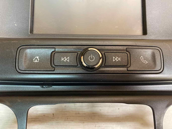Chevy Silverado radio am fm 18 display screen & control panel assy OEM 42578319