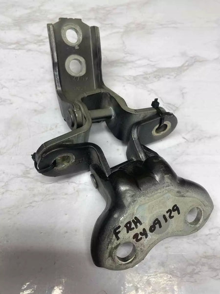 18 19 20 21 22 TOYOTA CHR DOOR HINGE DOOR HINGE FRONT RIGHT PASSANGER SIDE ASSY OEM
