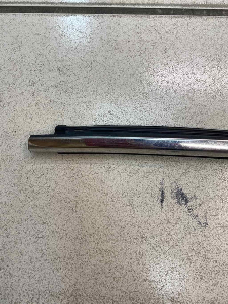 Moldura de puerta trasera izquierda cromada OEM para Toyota Camry 2018-2023
