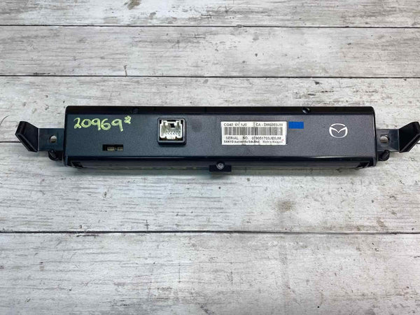 La pantalla de la radio am fm 13 15 de Mazda 5 OEM CG40611J0 tiene algo de óxido
