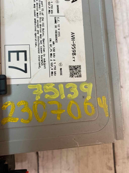PANTALLA Y RECEPTOR DE RADIO TOYOTA COROLLA SEDÁN 21 22 OEM 8614002E70