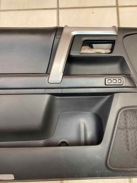 15 20 TOYOTA 4RUNNER PANEL DE MOLDURA DE PUERTA DELANTERA IZQUIERDA DE CUERO NEGRO OEM 6762035D00C0