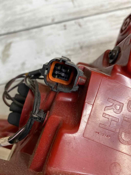 Luz trasera derecha del lado del pasajero para Hyundai Santa Fe 2019-2020 OEM 92402S2000