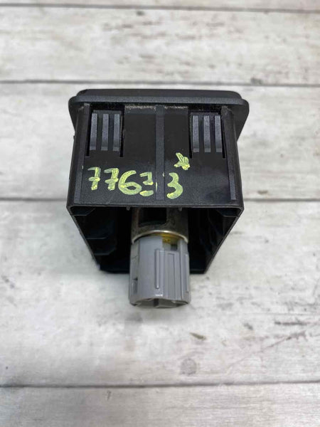 Toma de corriente para Ford F150 2015, puerto de conexión de la consola central delantera OEM FL3T19G310AC