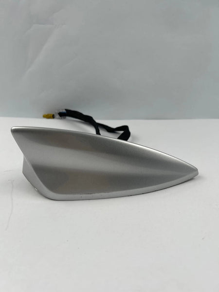 18 19 CHEVY TRAVERSE RADIO ROOF ANTENNA OEM 84257228 WA636R/17/GAN SWITCH BLADE