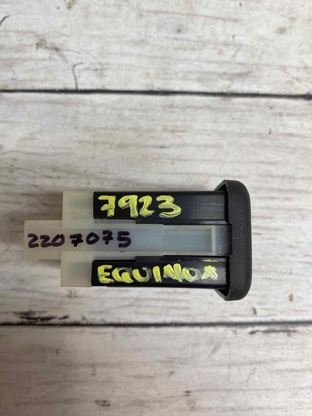 CHEVROLET EQUINOX 19 CONSOLA CENTRAL DELANTERA CON DOBLE PUERTO DE CARGA USB OEM 13598459