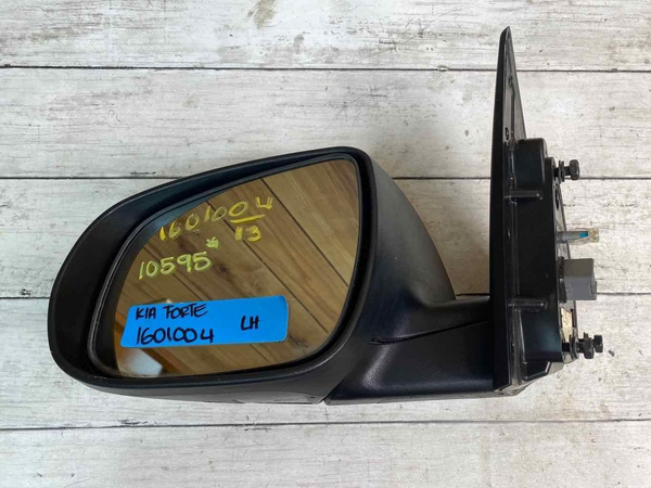 DOOR MIRROR KIA FORTE 10 13 COUPE LEFT SIDE W/TURN SIGNAL WHITE COLOR 876051M005