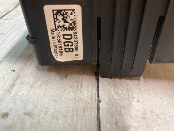 2018 CHEVY EQUINOX BATTERY DISTRIBUTION JUNCTION BLOCK BOX OEM 84237808