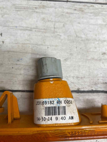 Cadillac ATS front bumper 2016 reflector right side reflector OEM 23169182