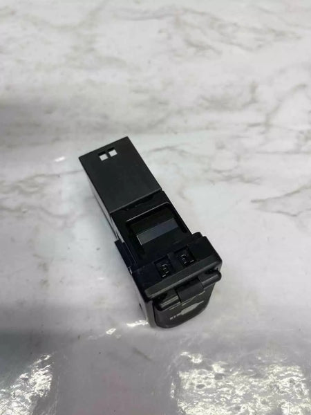 ADAPTADOR AUXILIAR DE AUDIO CON PUERTO USB PARA CONSOLA CENTRAL DE TOYOTA HIGHLANDER 2019 861900R010