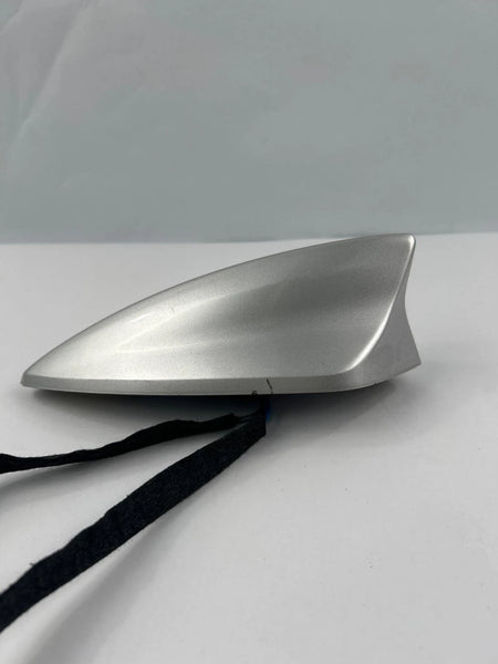 18 19 CHEVY TRAVERSE RADIO ROOF ANTENNA OEM 84257228 WA636R/17/GAN SWITCH BLADE