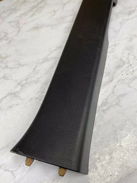 2022 23 24 TOYOTA HIGHLANDER GUARNIÇÃO DA PLACA DE AMARRAÇÃO DA PORTA DIANTEIRA LADO DIREITO OEM 679130E1000