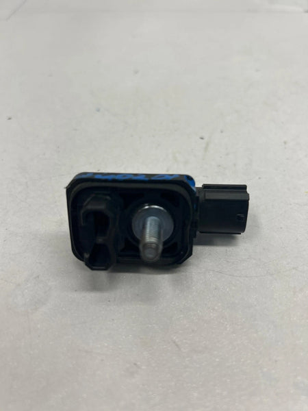 Toyota Rav-4 8983a52010 impact sensor assy OEM