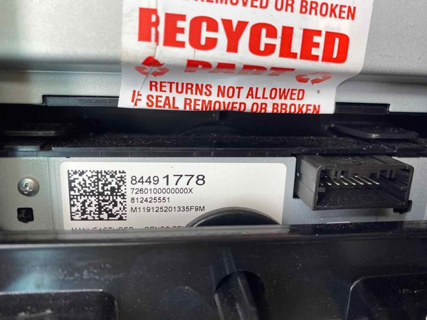 2019 Chevy Equinox Radio Display Set OEM 84507918