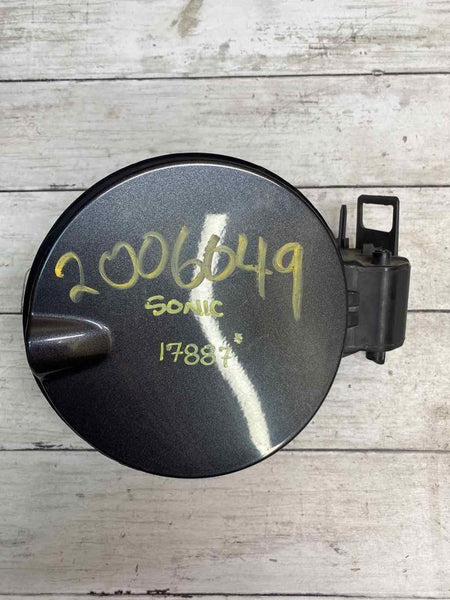 Chevy Sonic fuel tank 12 20 gas cap door lid gray code WA139X/G7Q OEM 95024126