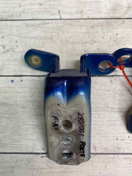Kia Forte door hinge from 2019 to 2022 front right passanger side OEM assy