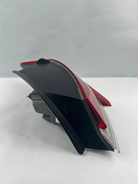 2021 25 HYUNDAI ELANTRA TAIL LIGHT OUTER RIGHT SIDE INCANDESCENT OEM 92402AA020
