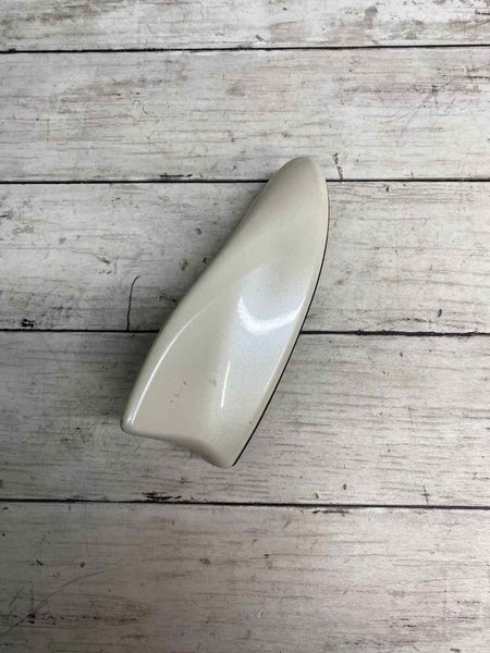 2020 TOYOTA COROLLA ROOF SHARK FIN RADIO ANTENNA WHITE PAINT CODE 070 8688006010