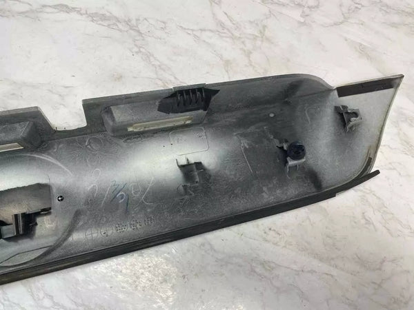 17 18 19 20 21 22 NISSAN ROGUE SPORT PORTÓN TRASERO MALETERO LÁMPARA DE MATRÍCULA MOLDURA 908106MA0A