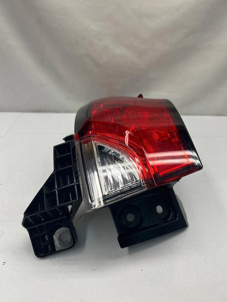 22 25 TOYOTA COROLLA CROSS TAIL LIGHT LEFT QUARTER PANEL INANDESCENT 815600A160