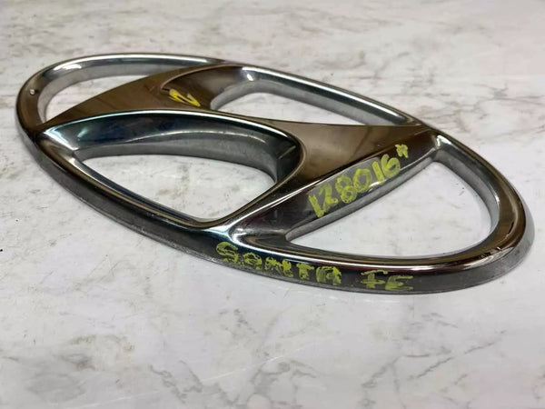 2018 HYUNDAI SANTA FE EMBLEMA DE LA PARRILLA EMBLEMA DE LA PARRILLA DELANTERA CONJUNTO DE ADORNO OEM