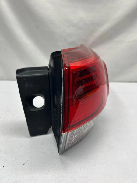 2017 TO 2019 TOYOTA HIGHLANDER TAIL LIGHT RIGHT SIDE QUARTER PANEL OEM 815500E160