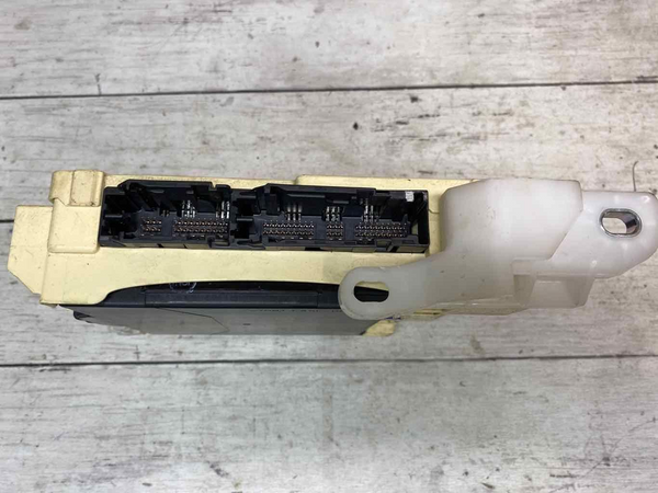 Toyota Corolla body control 20 22 bcm & junction box assy 8922102580 827002N10