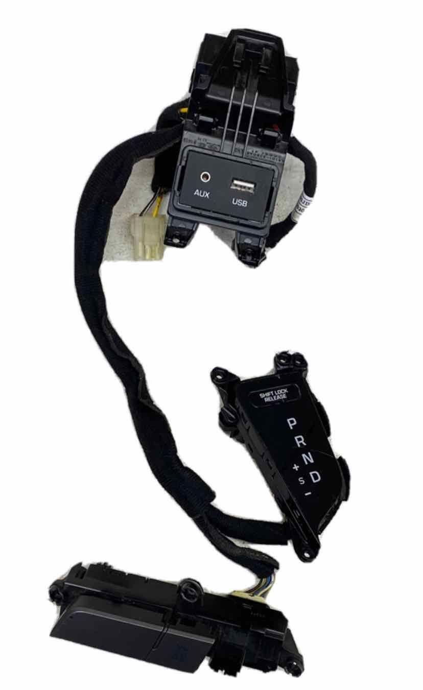 19 HYUNDAI ELANTRA CENTER CONSOLE USB PORT DRIVE MODE SWITCH SHIFTER 84653F2110