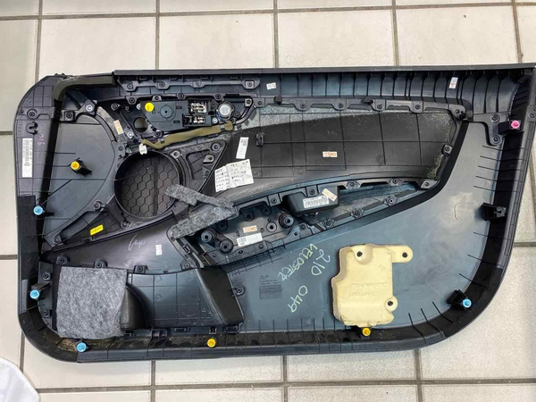 12 17 HYUNDAI VELOSTER PAINEL DE ACABAMENTO DA PORTA DIANTEIRA ESQUERDA OEM COURO PRETO 823072V050RY