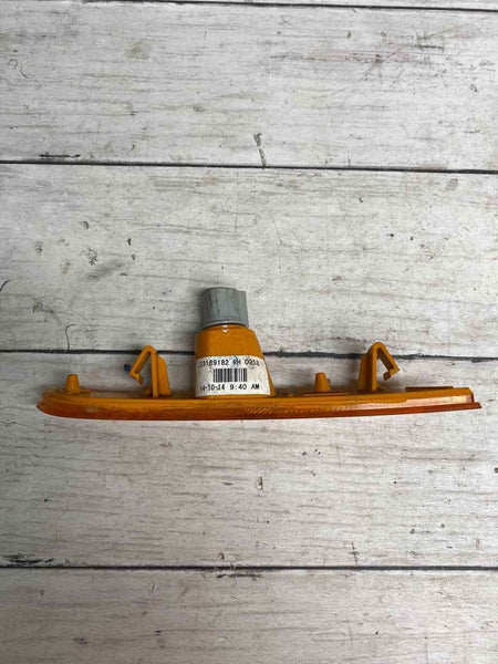 Cadillac ATS front bumper 2016 reflector right side reflector OEM 23169182