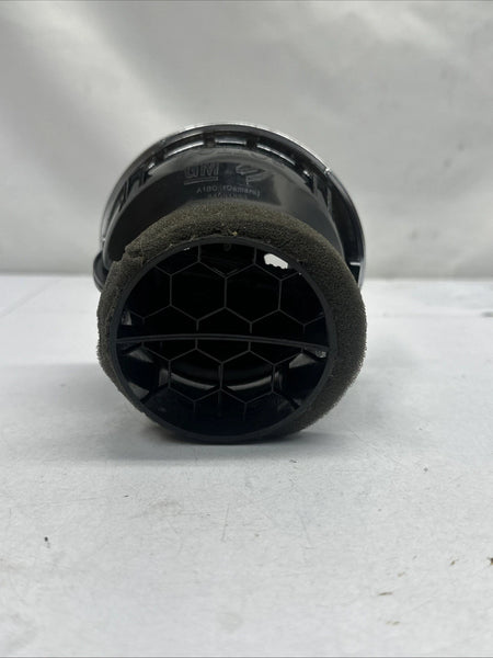 2016 TO 2024 CHEVROLET CAMARO AIR VENT OUTER RIGHT PASSANGER SIDE OEM 84091802