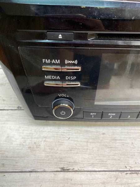 18 NISSAN ROGUE SPORT RÁDIO RECEPTOR MP3 CD FM AM OEM DISCO ÚNICO 281856MA0A