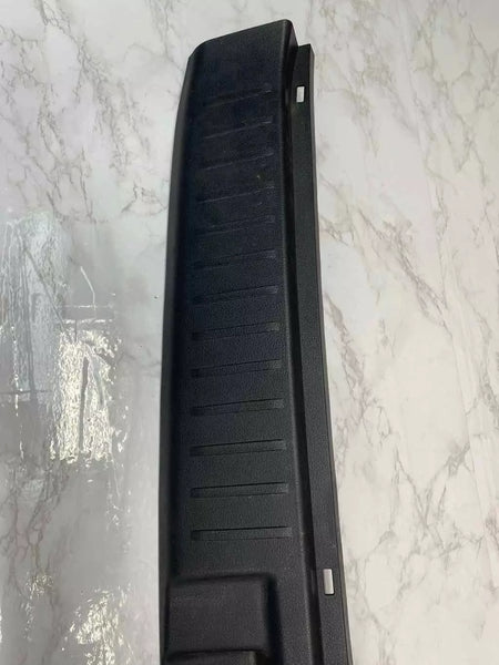 20 21 22 TOYOTA HIGHLANDER CERRADURA DEL MALETERO UMBRAL PLACA DE PROTECCIÓN MOLDEADA OEM 583870E090