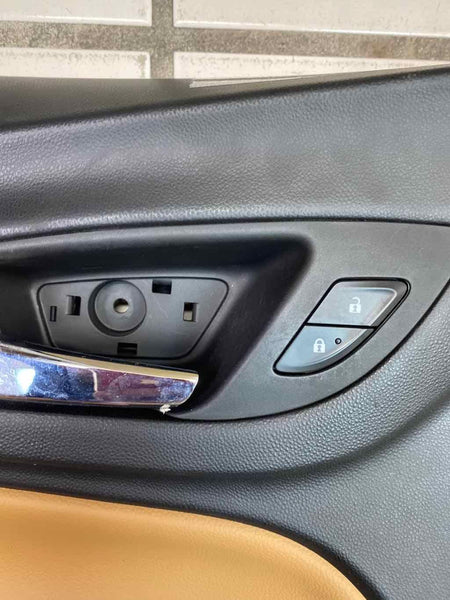 18 19 20 21 CHEVY EQUINOX MOLDURA DEL PANEL DE LA PUERTA DELANTERA IZQUIERDA CUERO MARRÓN OEM 84201123