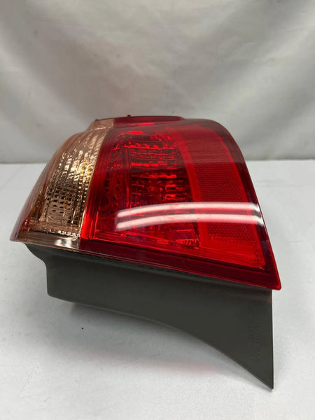 2017 TO 2019 TOYOTA COROLLA TAIL LIGHT RIGHT SIDE QUARTER PANEL SEDAN OEM 8155002B00