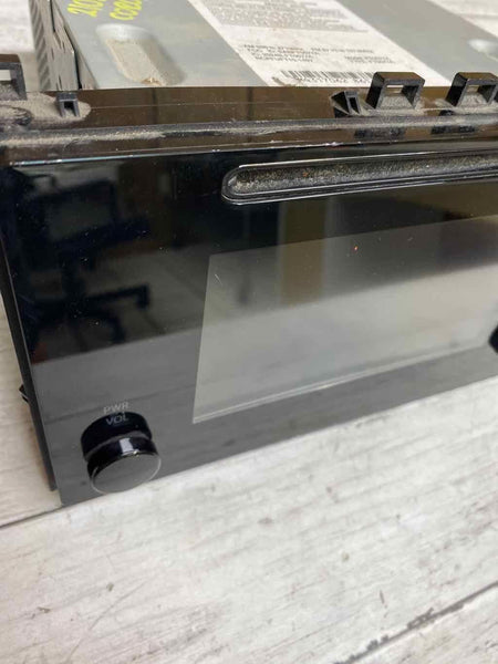 17 19 TOYOTA COROLLA PANTALLA DE RADIO Y CONJUNTO DE RECEPTOR OEM 8614002520