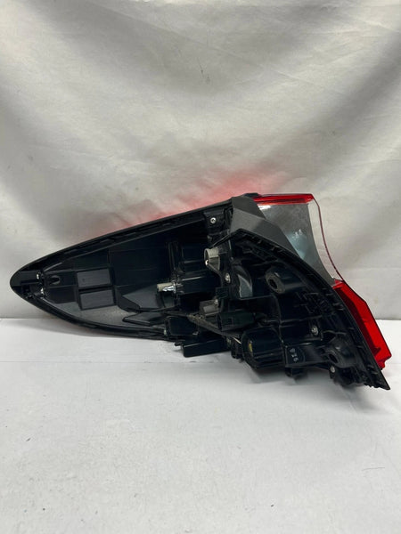 2018 TO 2022 TOYOTA CHR TAIL LIGHT RIGHT SIDE QUARTER PANEL MOUNTED OEM 81551F4021
